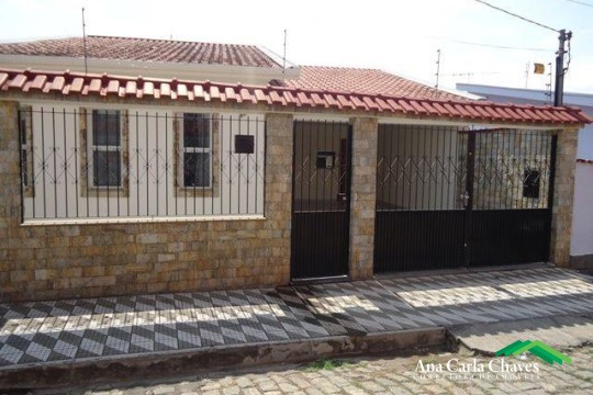 VENDE-SE CASA NO BAIRRO SAÚDE