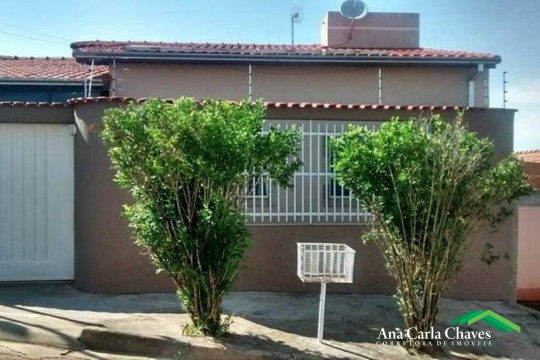 VENDE-SE OU TROCA CASA NO JACARANDÁ POR IMÓVEL DE MENOR VALOR