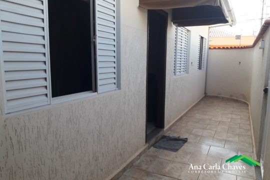 VENDE-SE CASA NO BAIRRO SANTA CECÍLIA