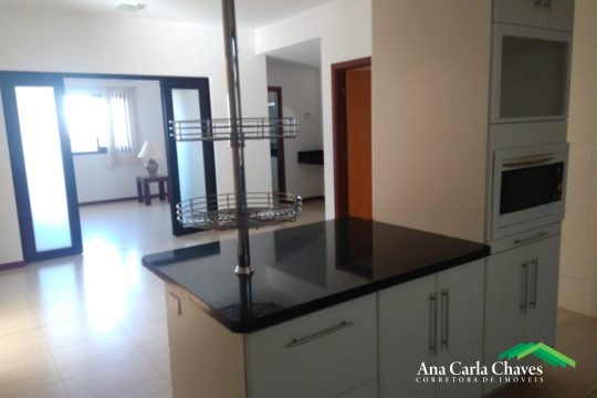 VENDE-SE EXCELENTE CASA NO BAIRRO ALTAVILLE