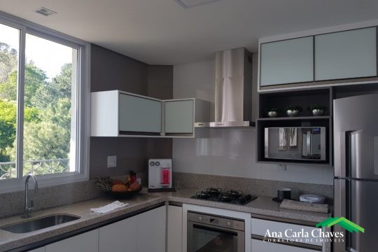 VENDE-SE BELÍSSIMO APARTAMENTO COM EXCELENTE LOCALIZAÇÃO