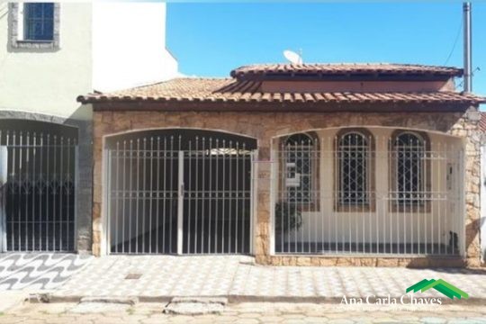 VENDE-SE CASA NA REGIÃO CENTRAL DE POUSO ALEGRE