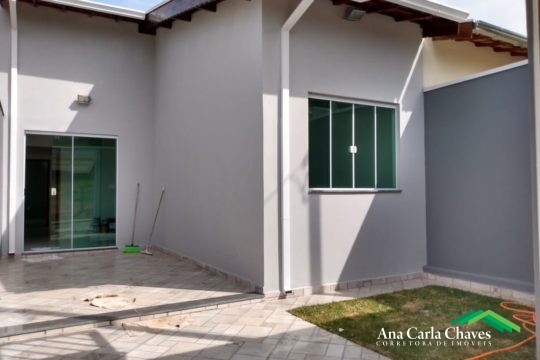 VENDE-SE CASA NO VALE DAS ANDORINHAS