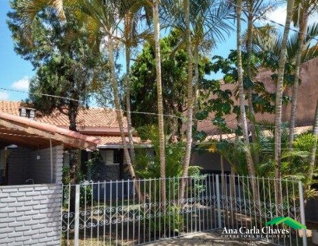 VENDE-SE CASA COM EXCELENTE LOCALIZAÇÃO, NO BAIRRO FÁTIMA III