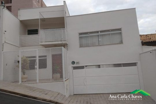 VENDE-SE EXCELENTE CASA NO BAIRRO MEDICINA